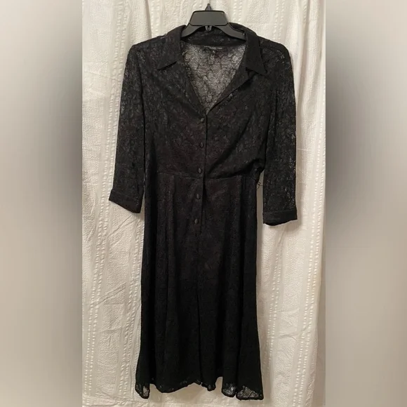 carmen marc valvo black lace dress GORGEOUS CARMEN MARC VALVO LACE EVENING GOWN WITH LACE UP BACK Vintage Clothing & Fashions